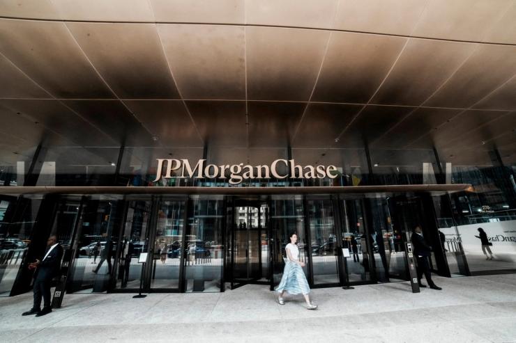 People exit the JPMorgan Chase & Co., headquarters in New York City, U.S., Apr. 1, 2026.