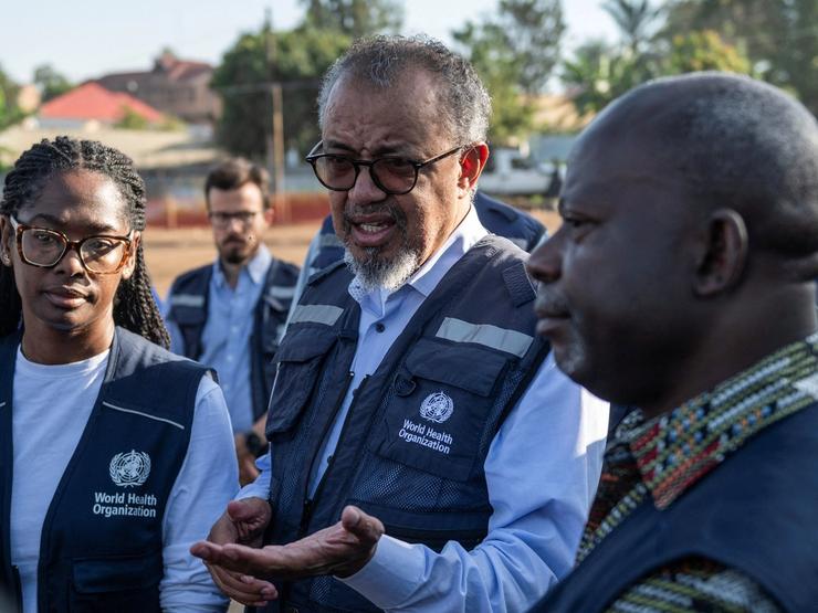 WHO Director-General Tedros Adhanom Ghebreyesus meets health officials in Democratic Republic of Congo.