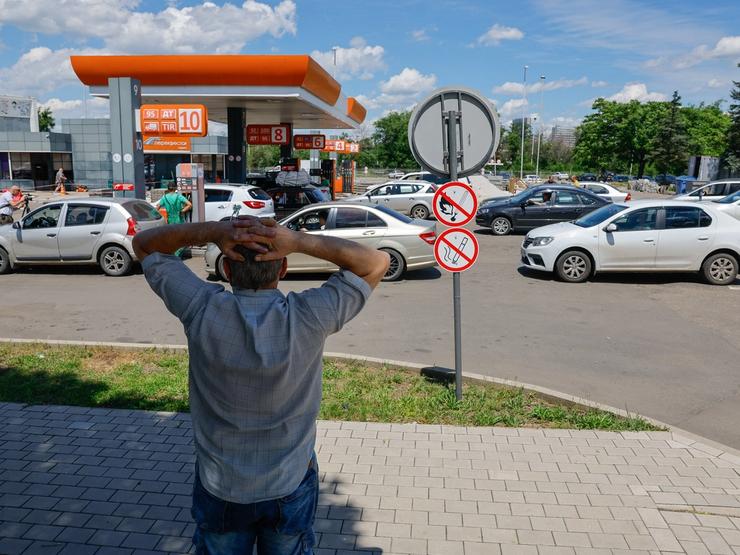 Cars queue at a gas station in Donetsk