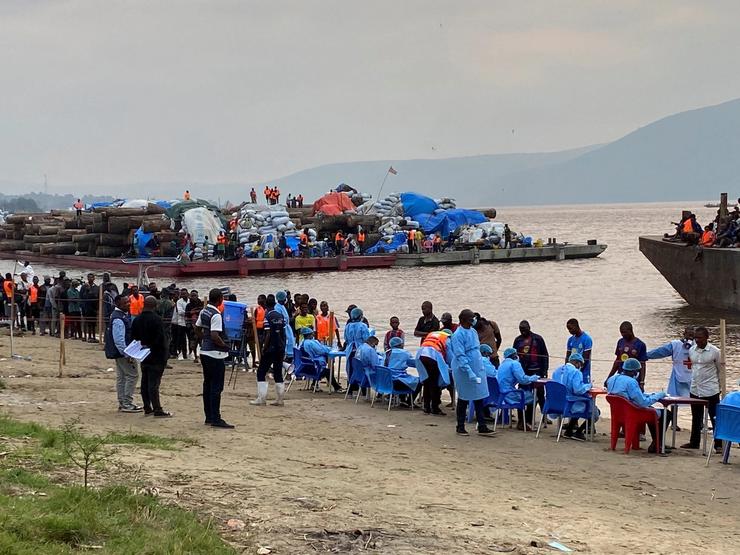 Passengers who disembarked from a boat intercepted by health authorities wait to be tested for Ebola in Kinasha