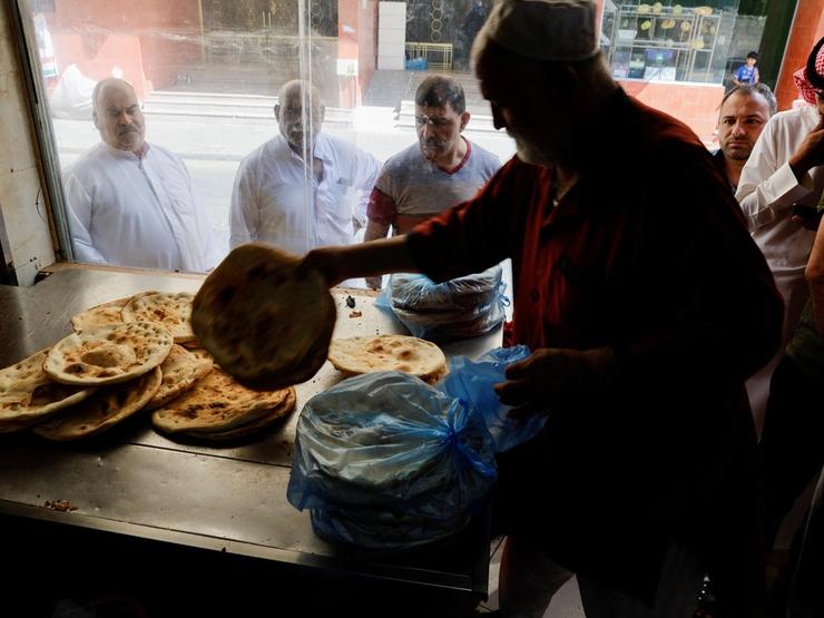 A man selling tamees in Mecca, Saudi Arabia