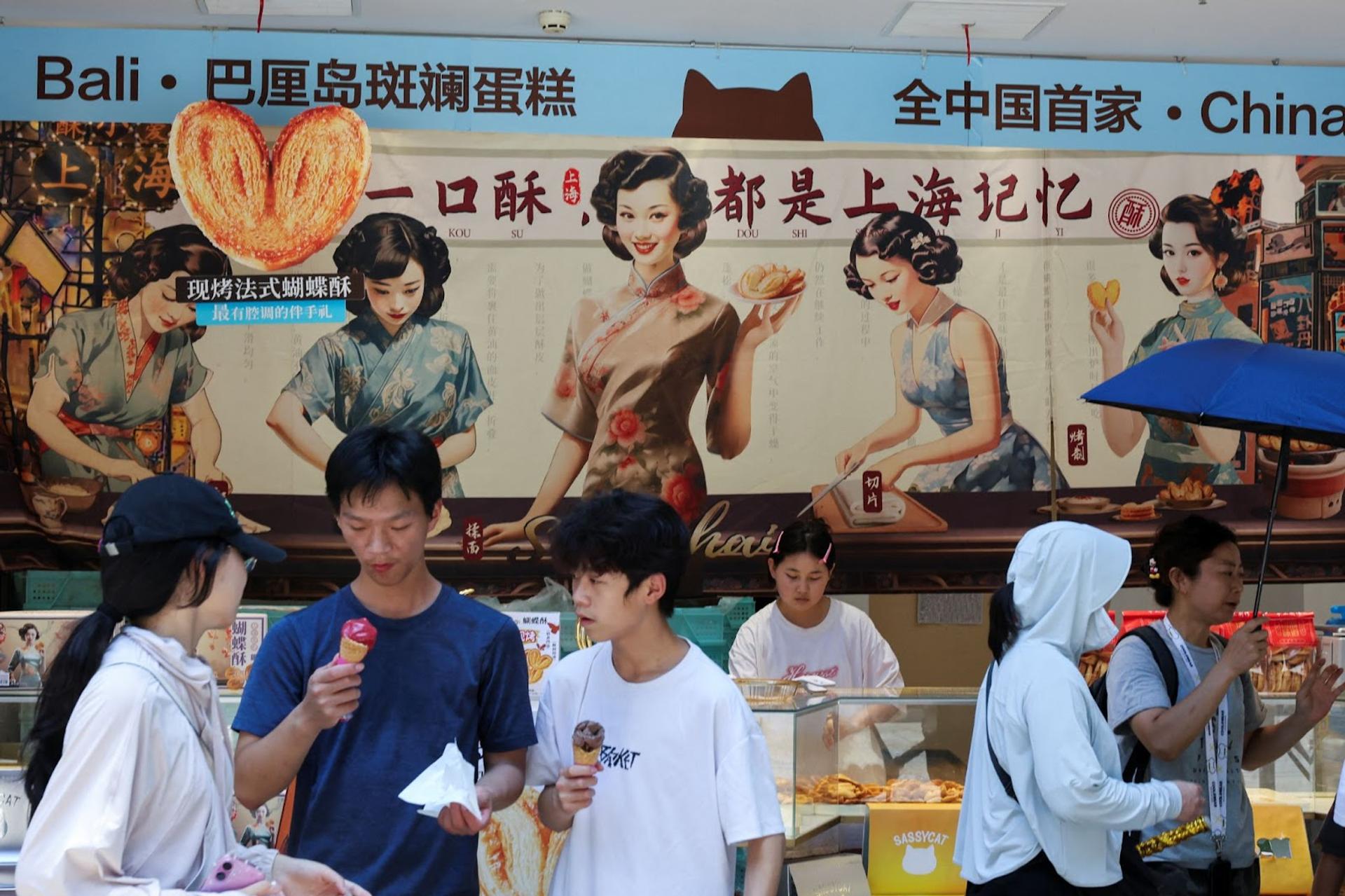 Young Chinese people enjoy ice cream under a heat advisory.