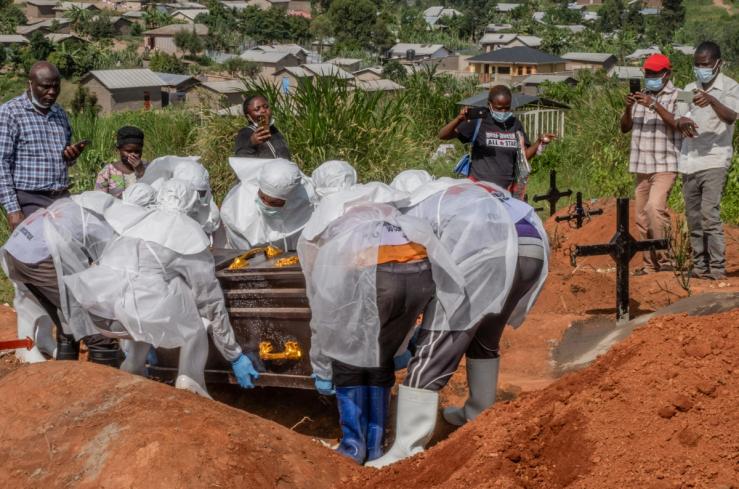 A casket being lowered by health workers in DRC.