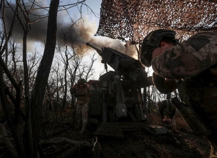 Ukrainian servicemen fire artillery toward Russian positions