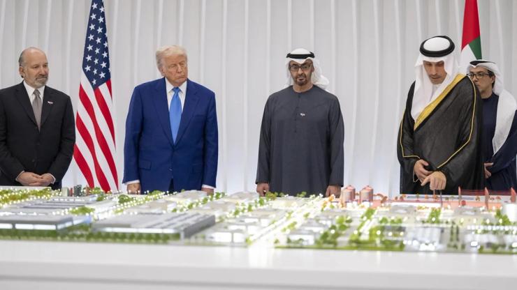 L-R: US Sec. of Commerce Howard W Lutnick; US President Donald Trump; UAE President Sheikh Mohamed bin Zayed; Khaldoon Al Mubarak, CEO of Mubadala, vice chair of MGX.