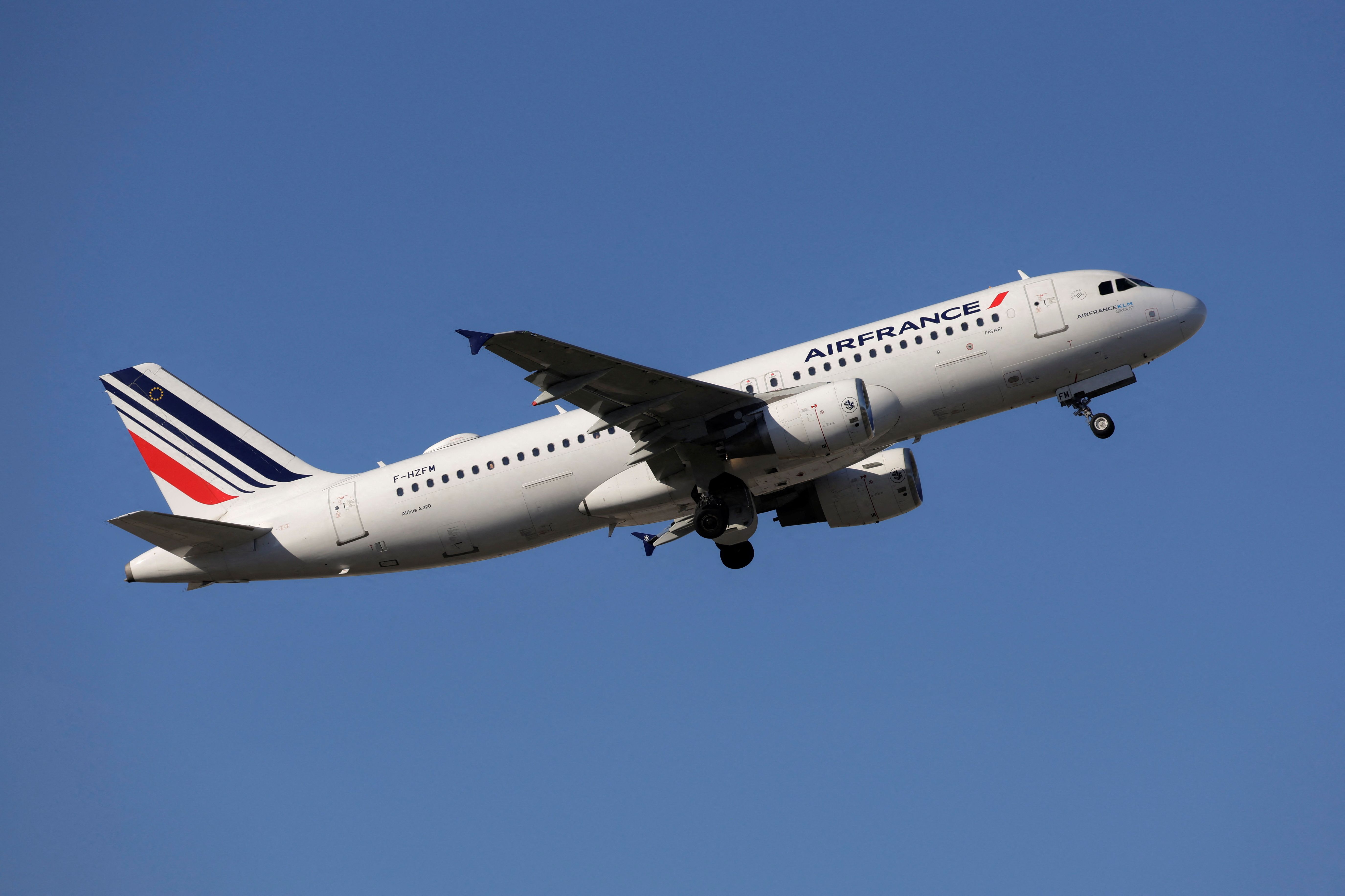 An Airbus A320-214.
