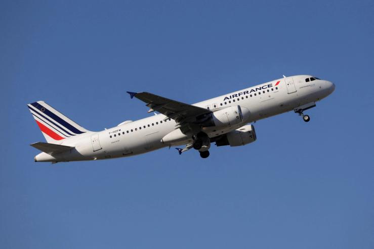 An Airbus A320-214.