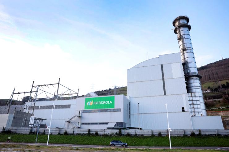 A car passes an Iberdrola electrical substation in Santurce.