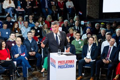 Zoran Milanović speaks at a rally in Zagreb, Croatia