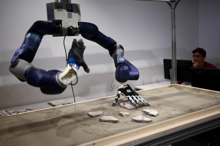 Robot assistant helps archaeologists piece together Pompeii’s frescoes.