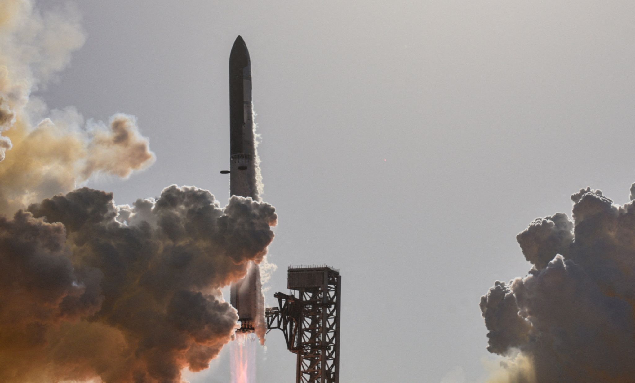 The SpaceX Starship and Super Heavy v3 Booster lift-off. 