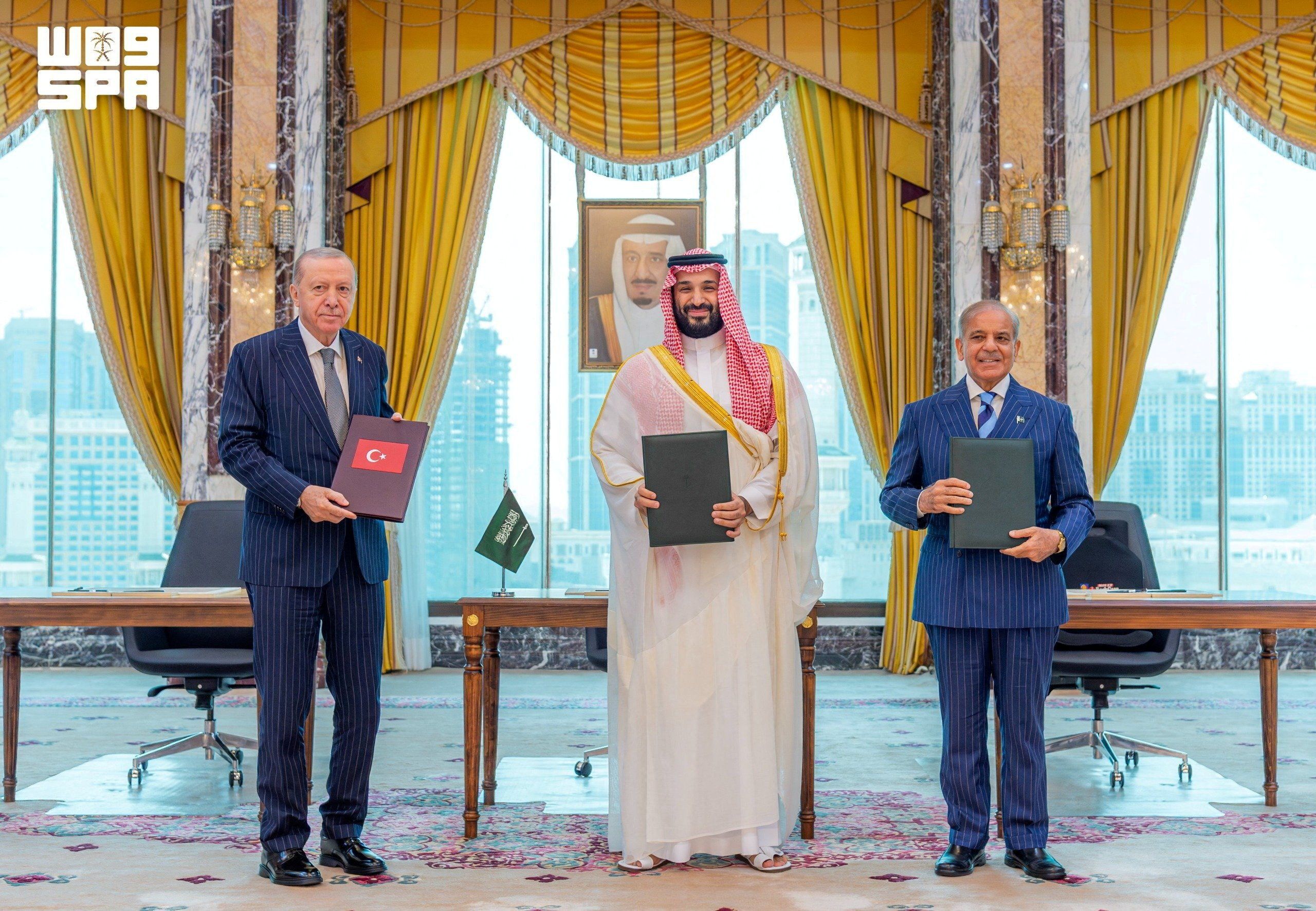 Turkish President Tayyip Erdogan, Saudi Crown Prince Mohammed bin Salman, and Pakistan’s Prime Minister Shehbaz Sharif pose after signing a joint defence agreement in Mecca, Saudi Arabia, August 7, 2026