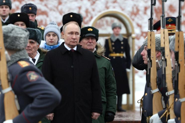 Putin with members of the Russian Army.