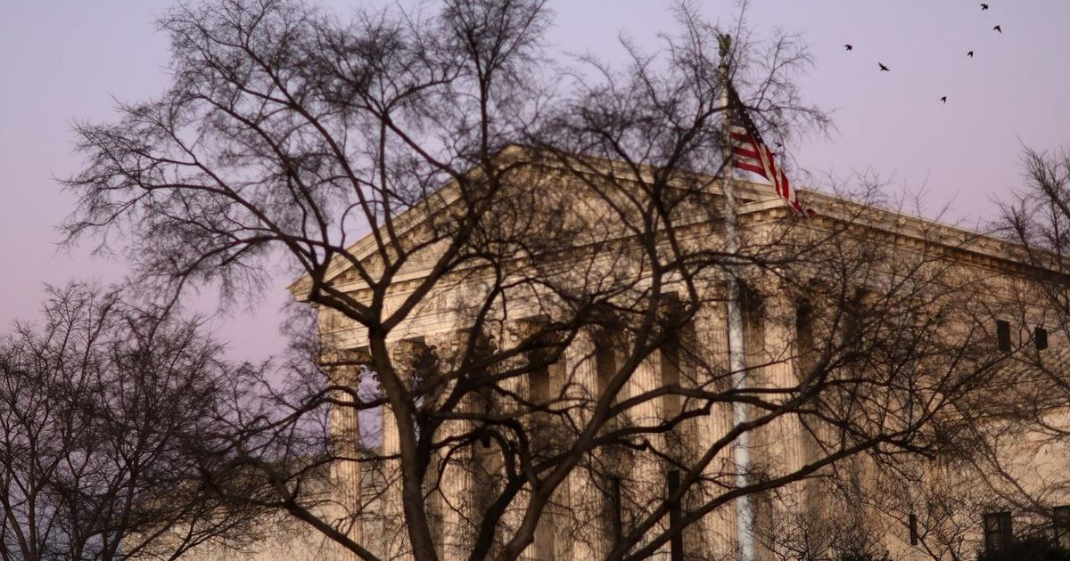 Court likely to side with Trump on efforts to fire FTC head