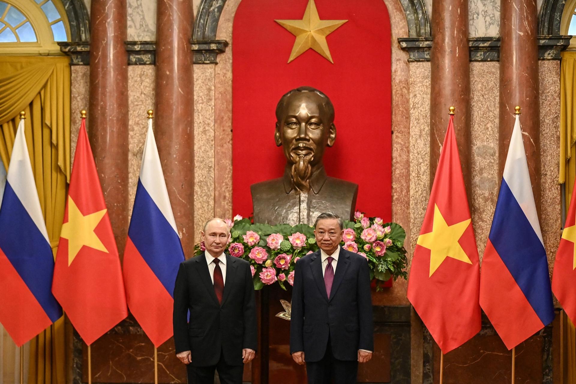 Vladimir Putin and Vietnamese leader