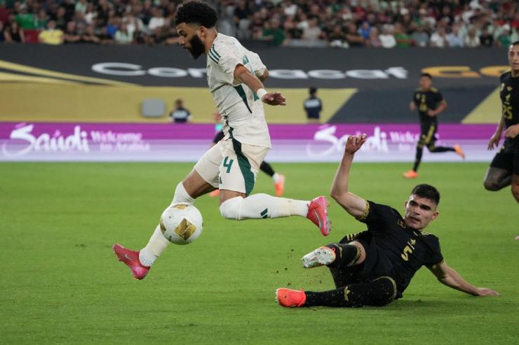 Saudi Arabia forward Abdulrahman Al Obud (24) and Mexico defender Johan Vasquez (5) battle for the ball in the first half during a quarterfinal match of the 2025 Gold Cup at State Farm Stadium.