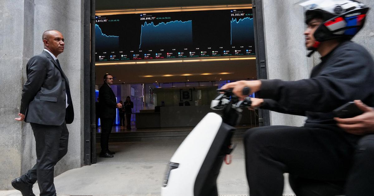 Brazilian stocks soar as Bolsonaro emerges as election favorite - Semafor