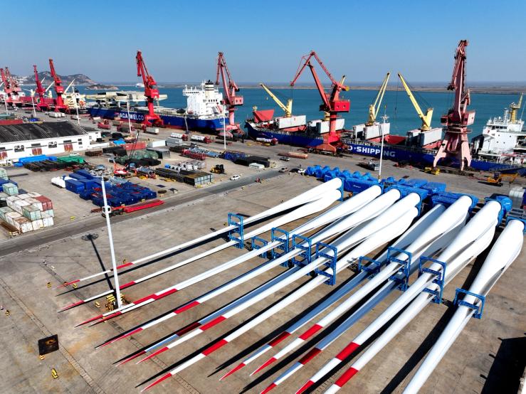 Wind equipment at a port in Jiangsu.