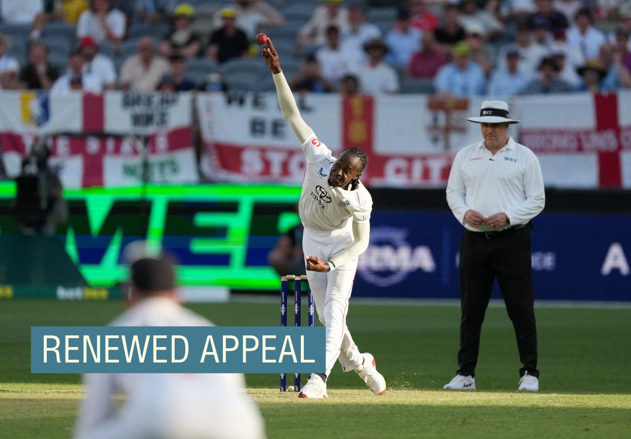 Jofra Archer bowling. 