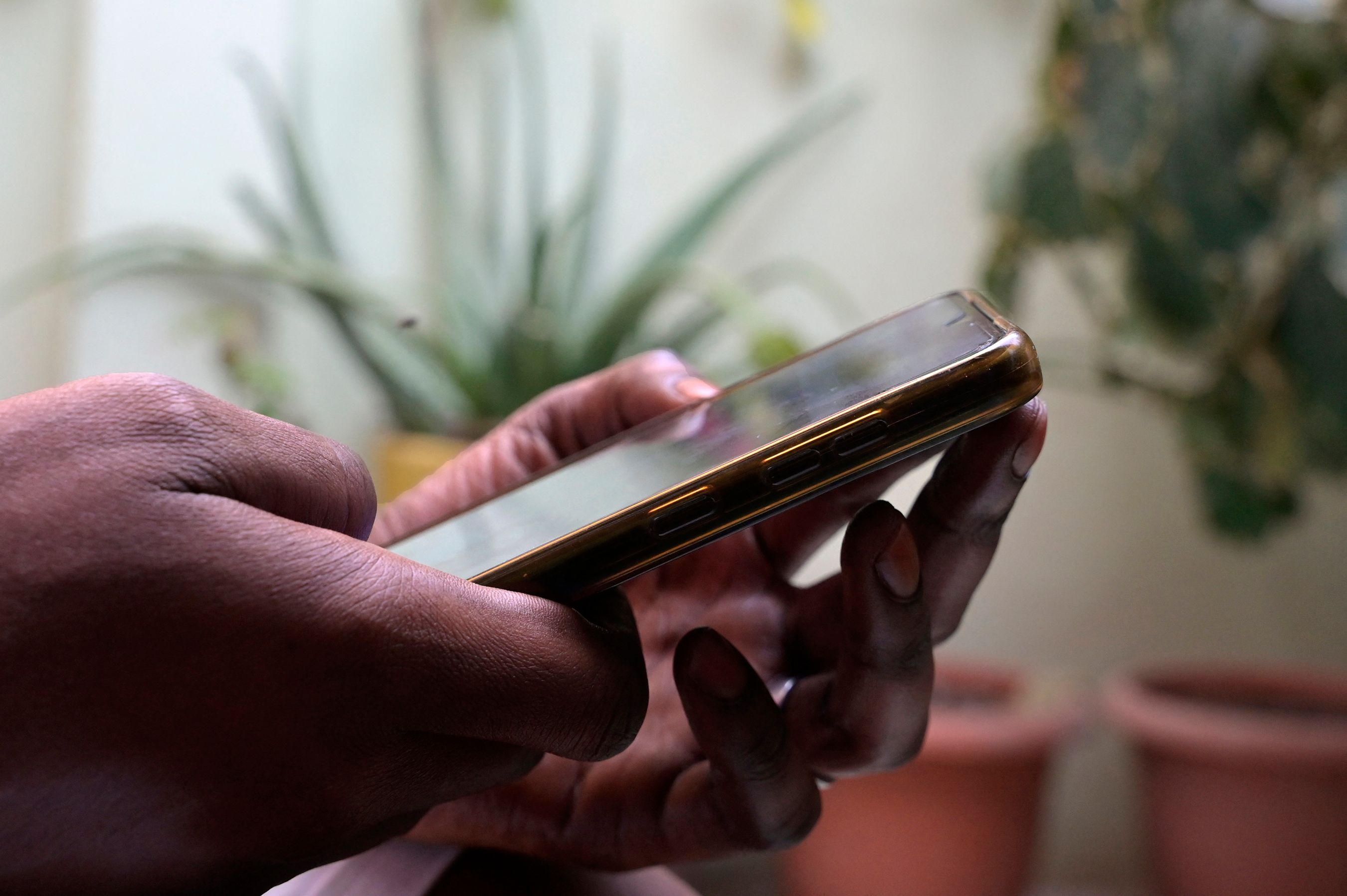 A person holds a mobile phone in Dakar.
