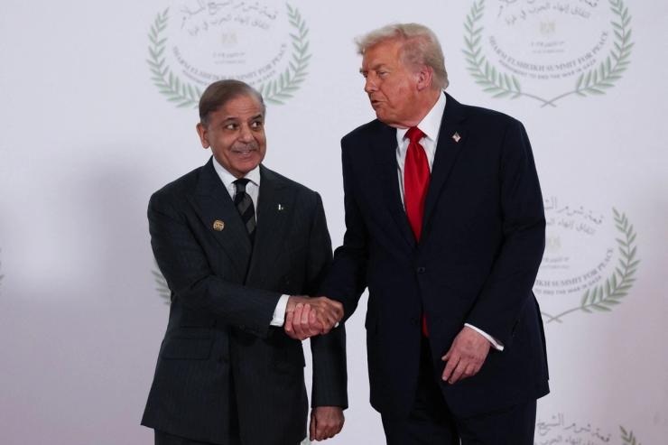 Donald Trump and Pakistani Prime Minister Shehbaz Sharif.