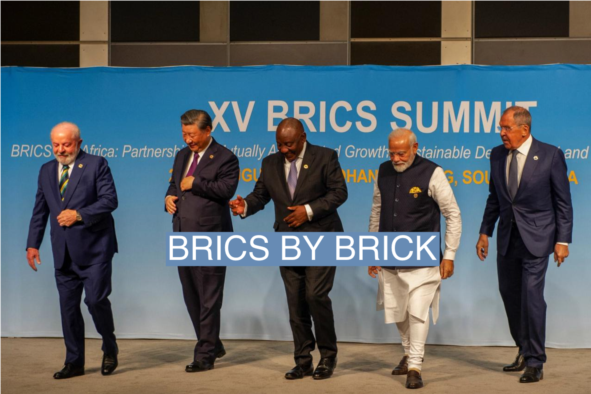 Brazil's President Luiz Inacio Lula da Silva, China's President Xi Jinping, South African President Cyril Ramaphosa, Indian Prime Minister Narendra Modi and Russia's Foreign Minister Sergei Lavrov walk after posing for a picture at the BRICS Summit in Johannesburg, South Africa August 23, 2023. REUTERS/Alet Pretorius/Pool