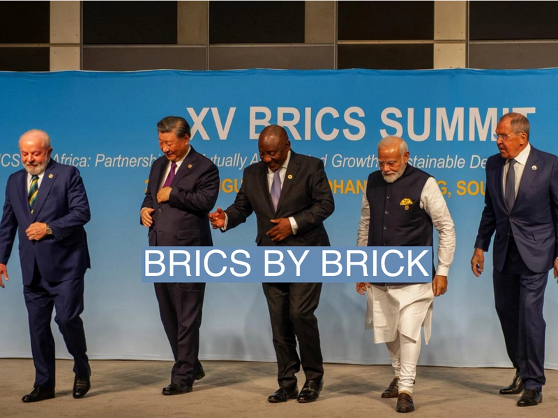 Brazil's President Luiz Inacio Lula da Silva, China's President Xi Jinping, South African President Cyril Ramaphosa, Indian Prime Minister Narendra Modi and Russia's Foreign Minister Sergei Lavrov walk after posing for a picture at the BRICS Summit in Johannesburg, South Africa August 23, 2023. REUTERS/Alet Pretorius/Pool