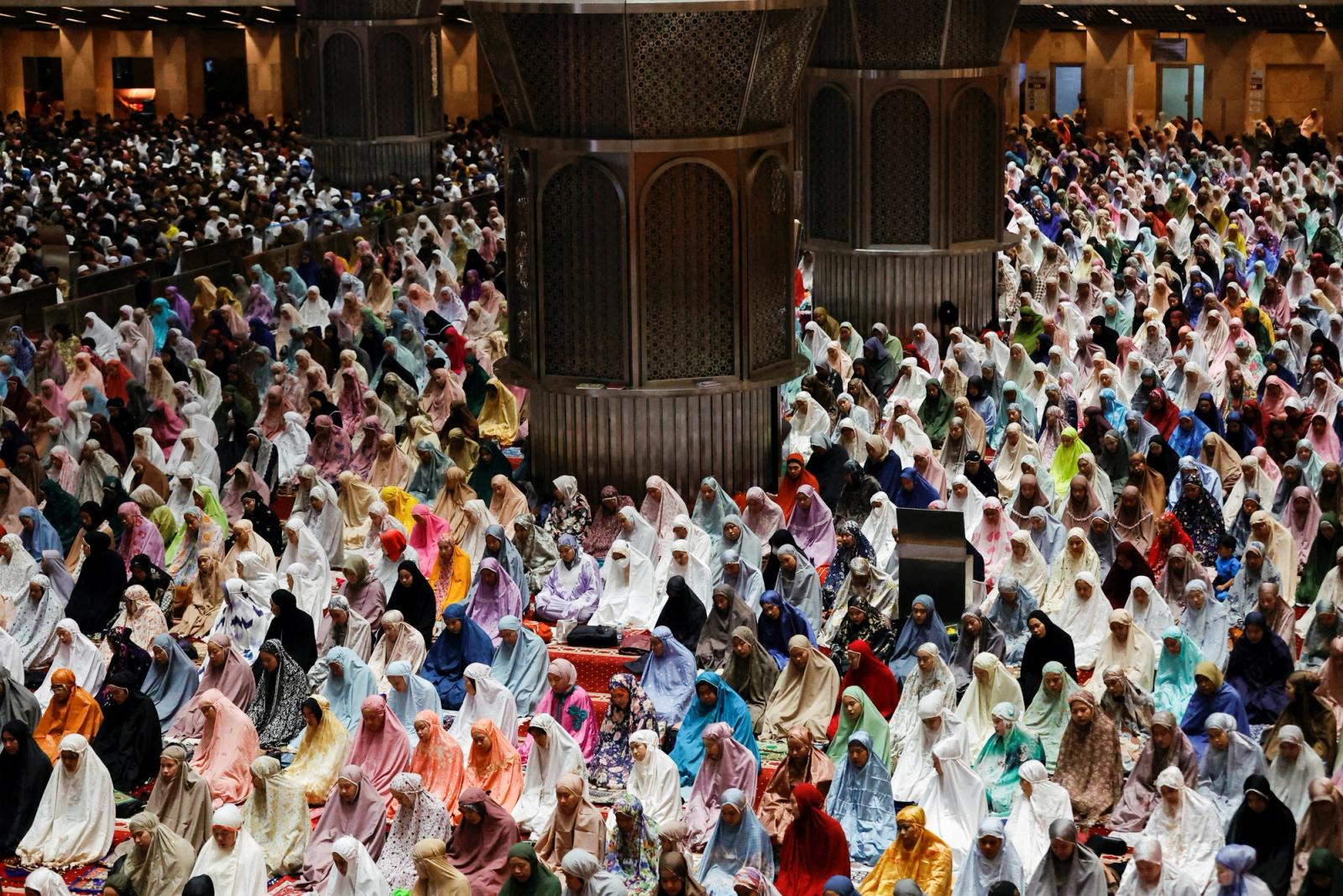 Muslim women attend mass prayers known as 'Tarawih' during the first evening of holy fasting month of Ramadan at the Great Mosque of Istiqlal in Jakarta, Indonesia, March 22, 2023. REUTERS/Willy Kurniawan TPX IMAGES OF THE DAY