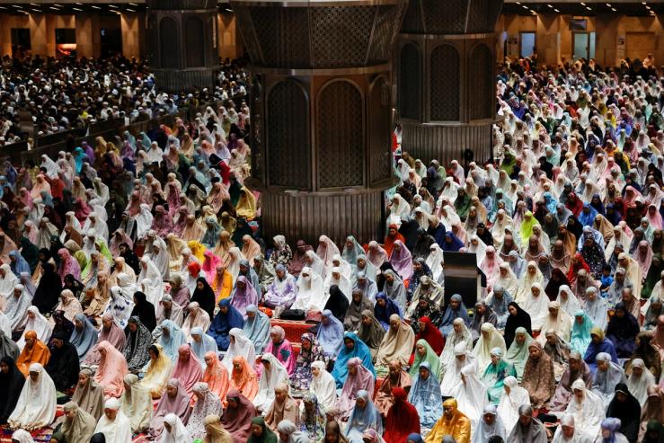 Muslim women attend mass prayers known as ‘Tarawih’ during the first evening of holy fasting month of Ramadan at the Great Mosque of Istiqlal in Jakarta, Indonesia, March 22, 2023. REUTERS/Willy Kurniawan TPX IMAGES OF THE DAY