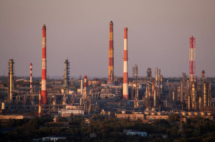 Orsknefteorgsintez oil refinery.