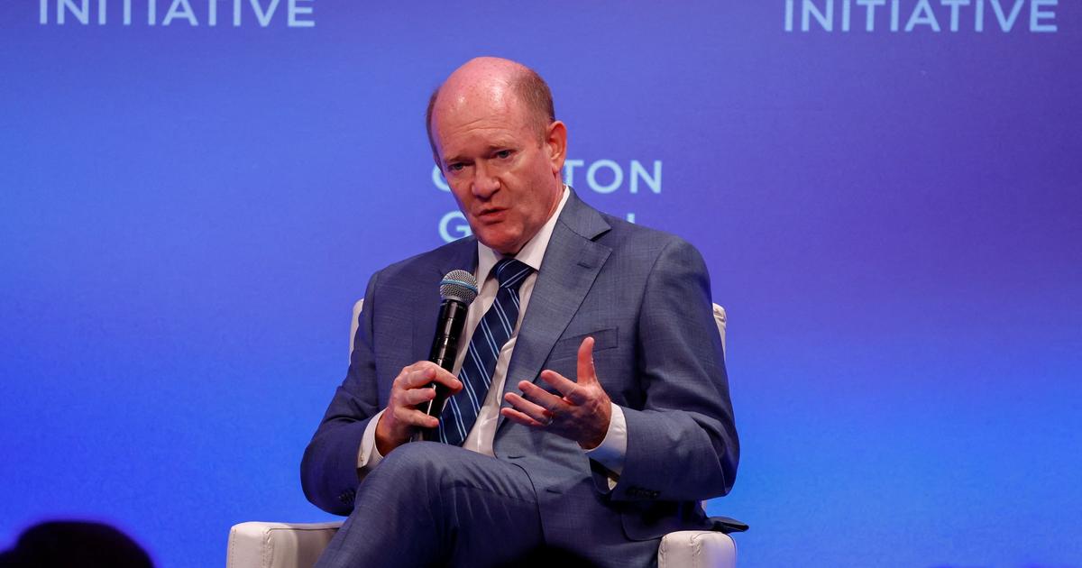 Exclusive / Senators move to force AI companies to disclose more - Semafor