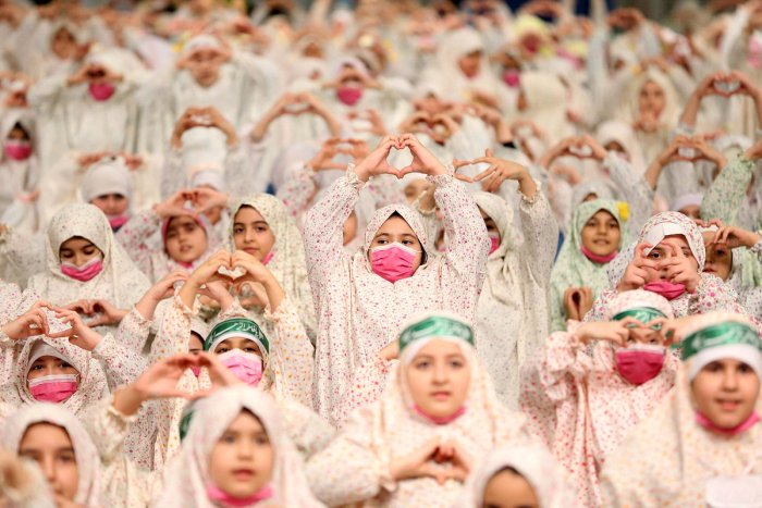 Iranian school children