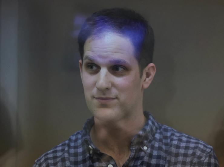 Wall Street Journal reporter Evan Gershkovich, who was detained in March while on a reporting trip and charged with espionage, stands behind a glass wall of an enclosure for defendants before a court hearing to consider an appeal against his detention, in Moscow, Russia April 18, 2023. REUTERS/Evgenia Novozhenina