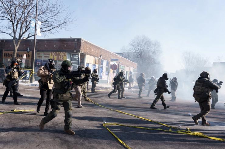 Federal agents run towards demonstrators and fire munitions