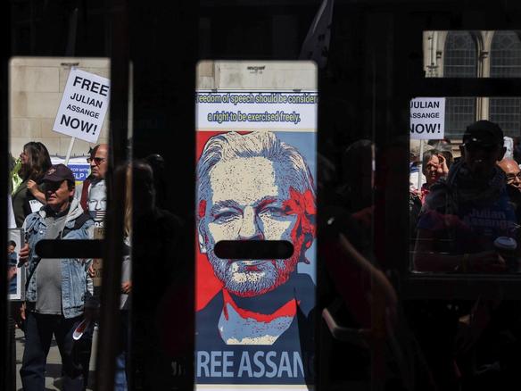 Supporters of Julian Assange protest outside of the Royal Court of Justice, on the day of an extradition hearing of the WikiLeaks founder, in London, Britain, May 20, 2024. Picture taken through a vehicle. REUTERS/Hollie Adams
