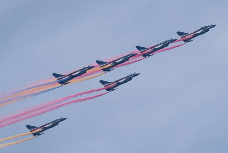 Chengdu J-10 fighters in formation