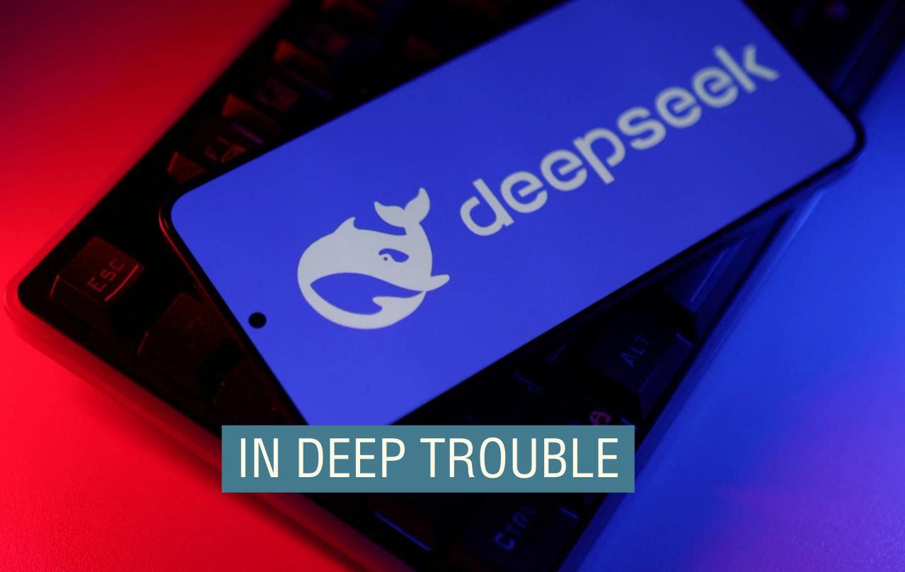手机上显示 DeepSeek 徽标。