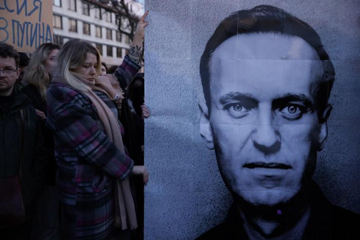 People gather outside the Russian embassy, following the death of Russian opposition leader Alexei Navalny, reported by prison authorities in Russia’s Yamalo-Nenets region where he had been serving his sentence, in Warsaw, Poland, February 16, 2024. Dawid Zuchowicz/Agencja Wyborcza.pl via REUTERS