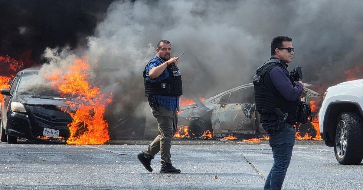 Death of Mexican cartel leader sparks widespread violence