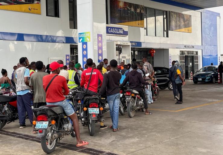 Motorists face long queues as fuel shortages affect Mozambique.