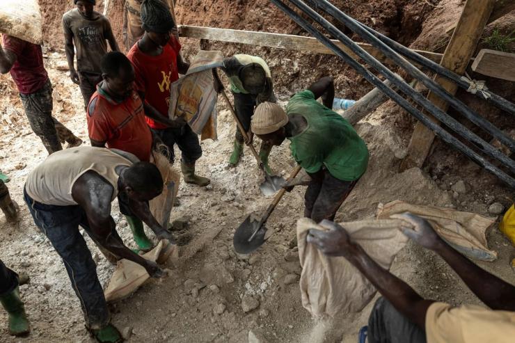 A laborer carries a sack of ore at the Rubaya coltan mine,in the eastern DR Congo March 24, 2025.