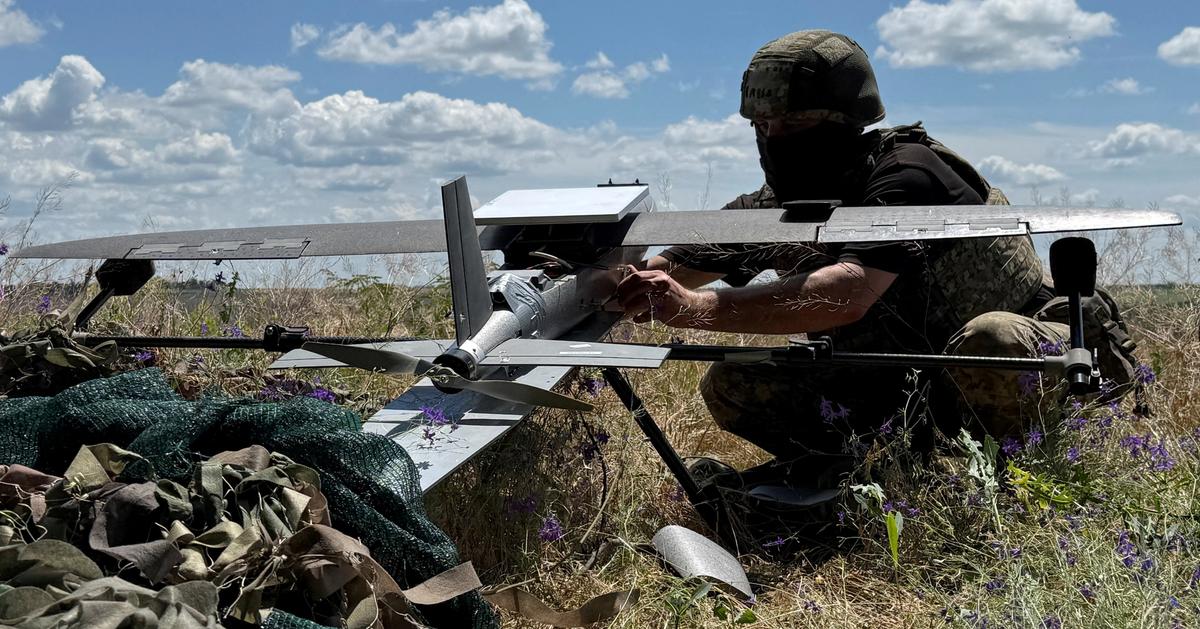 Putin acknowledges âdifficult periodâ as Ukraine ramps up attacks