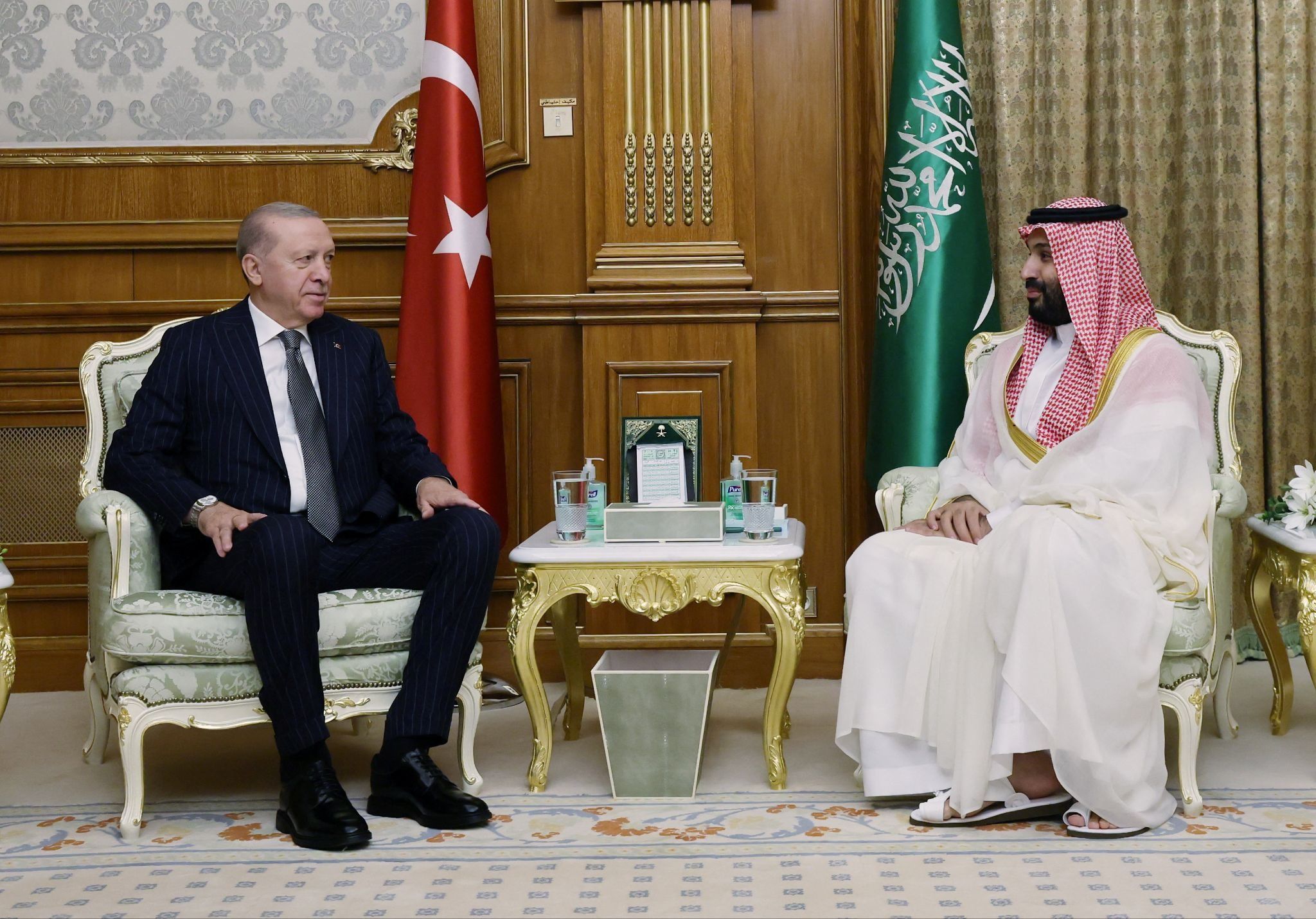 Turkish President Tayyip Erdogan meets Saudi Crown Prince Mohammed bin Salman in Mecca