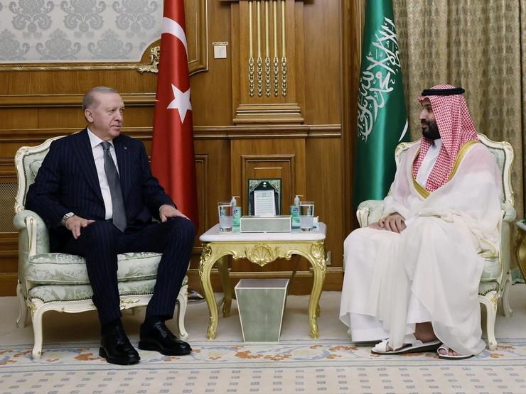 Turkish President Tayyip Erdogan meets Saudi Crown Prince Mohammed bin Salman in Mecca