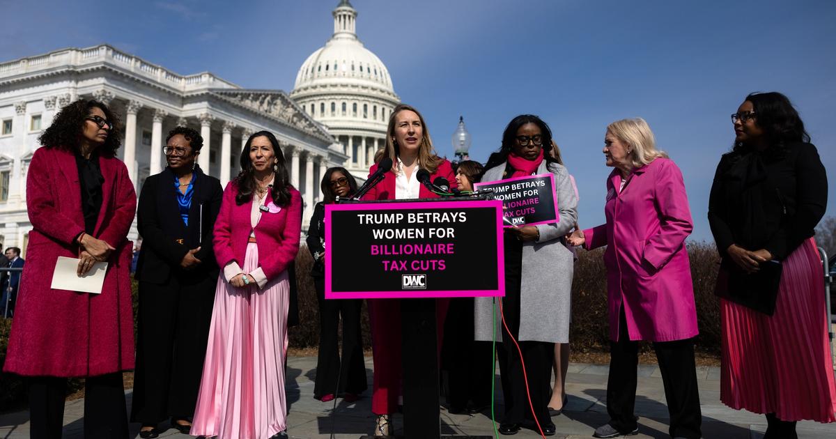 Democrat objections help sink womenâs Smithsonian bill
