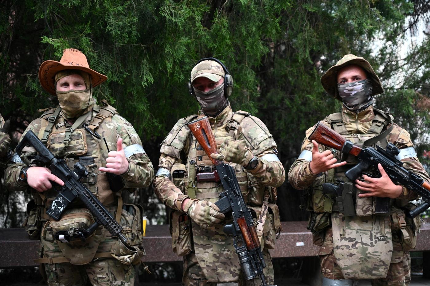 Wagner fighters near the headquarters of the Southern Military District in the city of Rostov-on-Don, Russia, June 24.