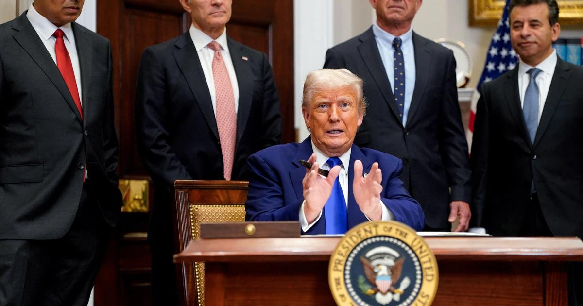 Trump pushes drug companies to cut prices voluntarily