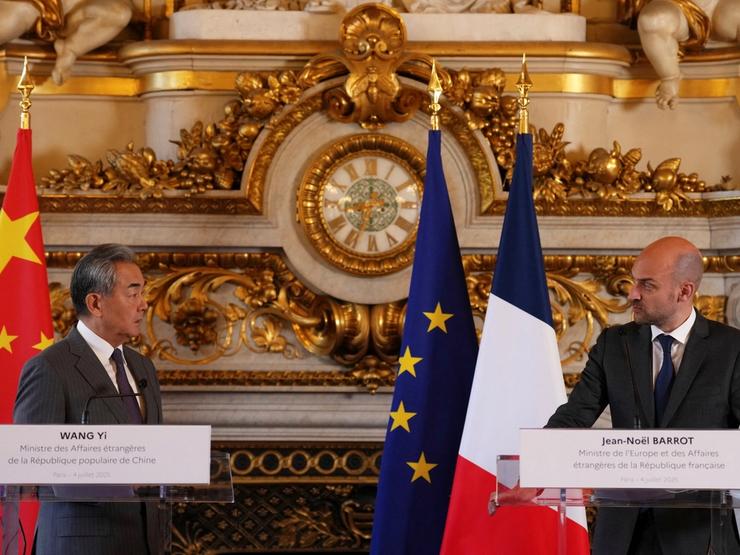 China’s and France’s foreign ministers at a news conference.