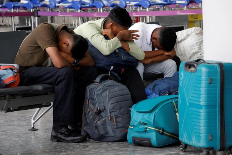 semafor.com - Brendan Ruberry - India's biggest airline cancels thousands of flights, paralyzing holiday travel