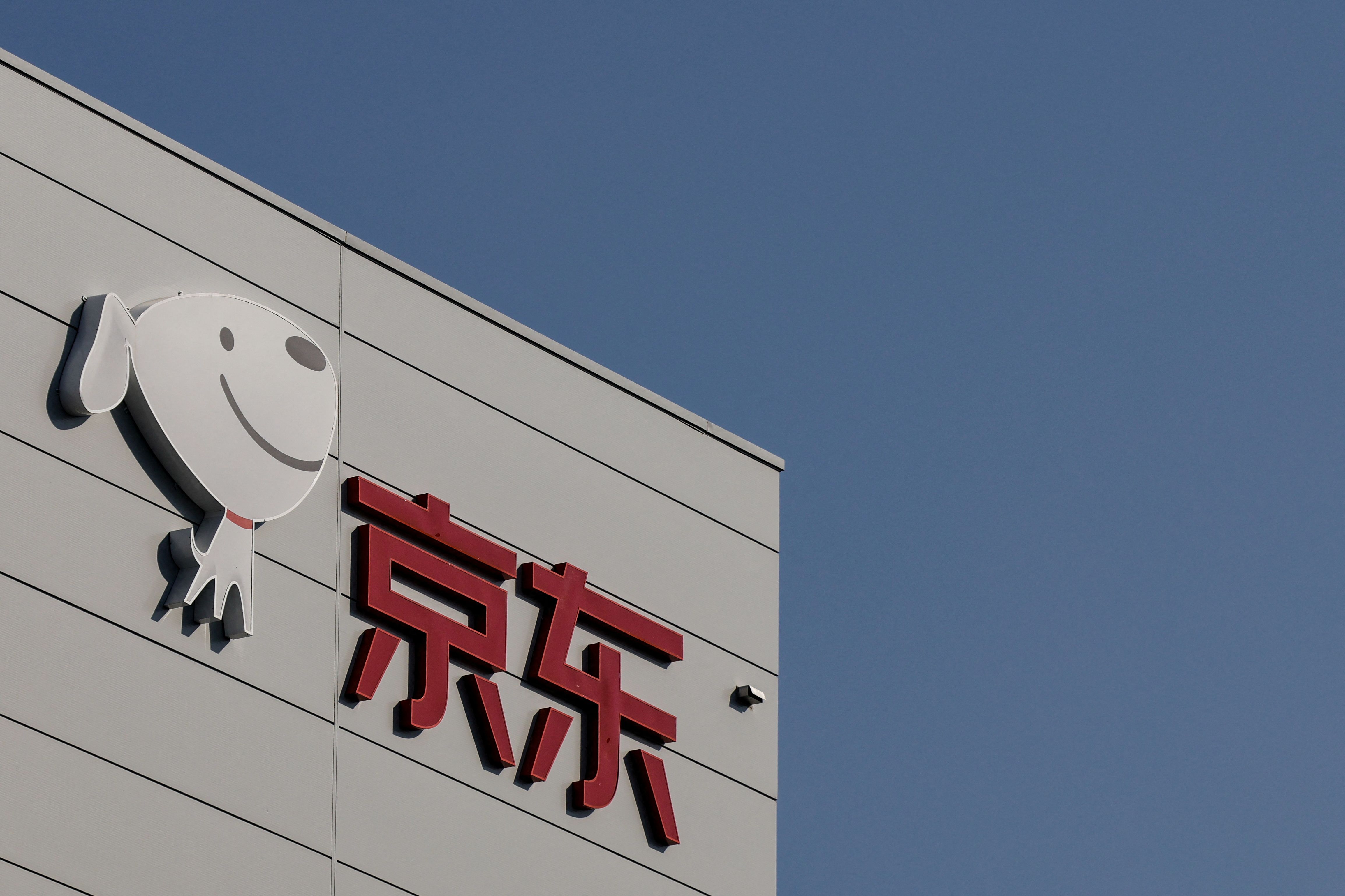 Photo of a JD.com sorting center